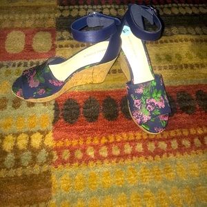Flower Marc Fisher wedges heels